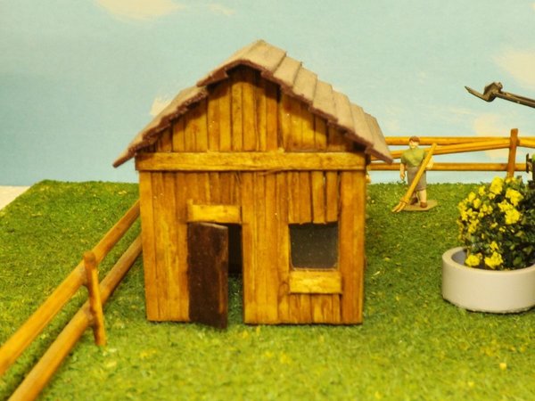 Kleine Hütte mit Spitzdach