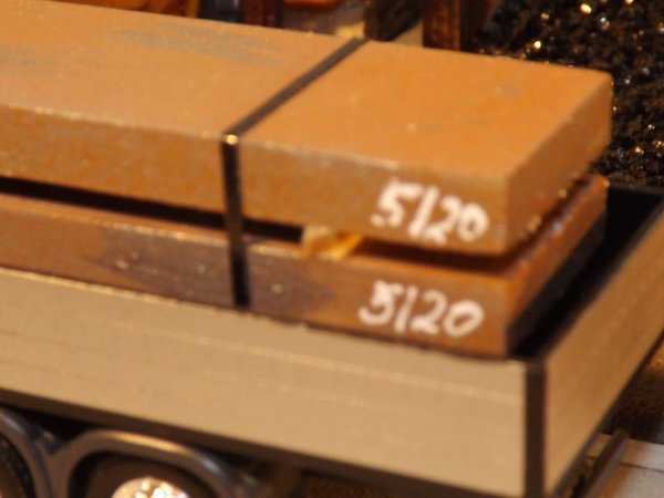 1 Bund schwere Stahlplatten, grau/rost, gebündelt + Kennzeichnung L7,2cm
