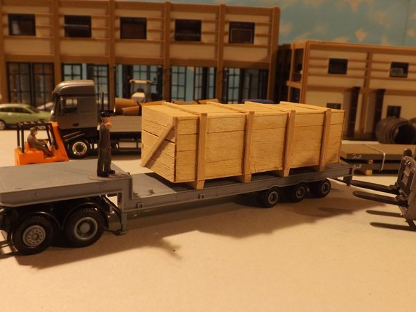 Ladegut: Maschinen-Transportkiste aus echtem Holz, L 8,4 cm (HK7)
